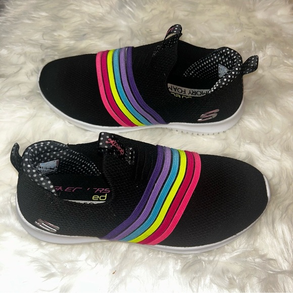 Skechers - Picture 2 of 4